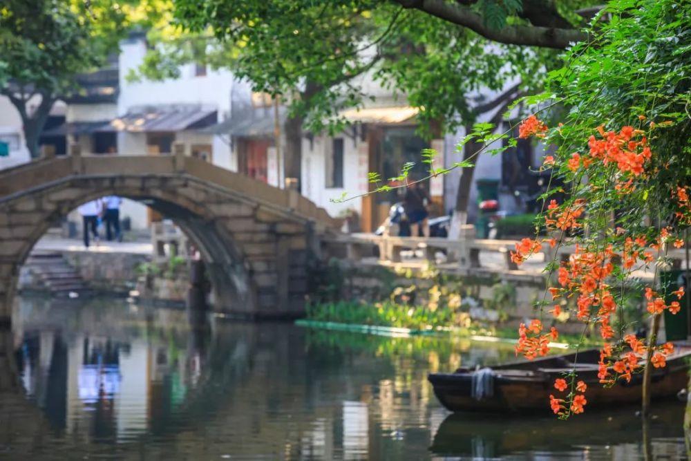 逃出美丽度假胜地